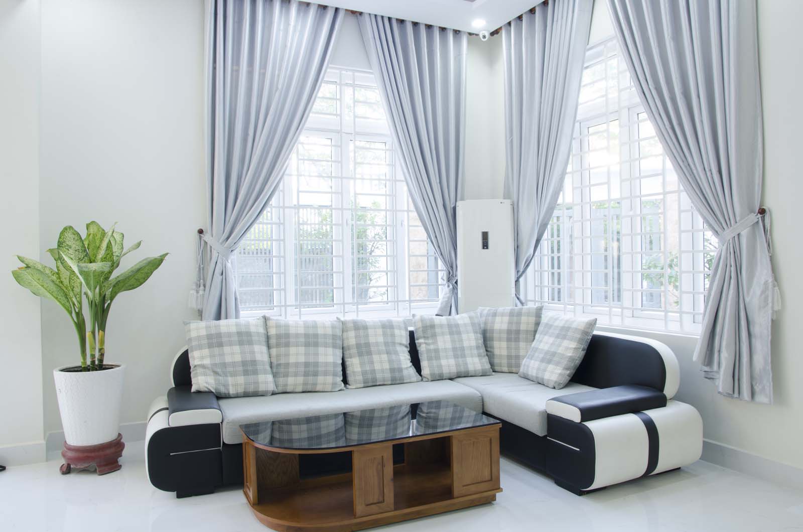 21 cửa kính giúp ngôi nhà Sài Gòn không có góc nào tối