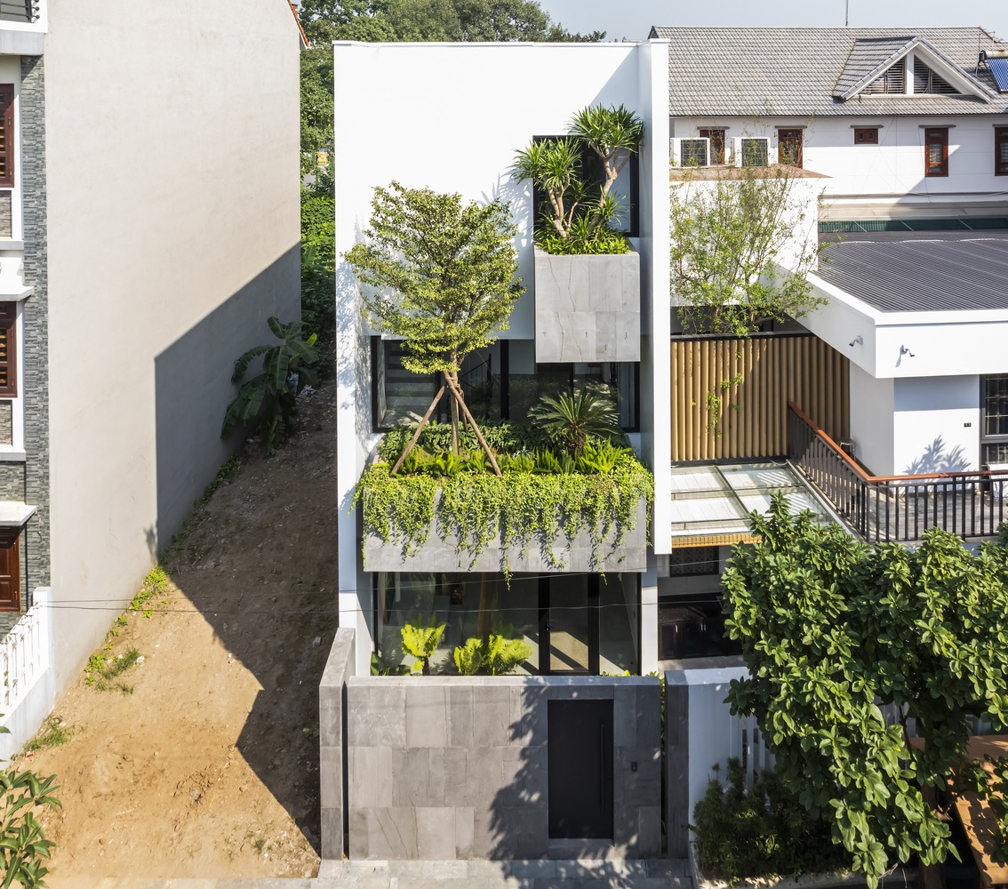 Khám Phá Nhà Phố Hiện Đại Với Thiết Kế Ban Công Xanh Độc Đáo 2025