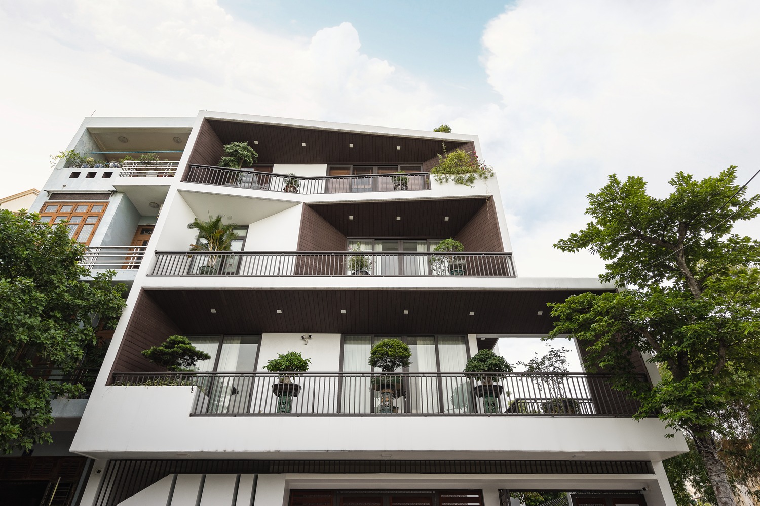 Mẫu Biệt Thự Hiện Đại Green Funnel Villa: Không Gian Sống Xanh Giữa Lòng Đô Thị 2025