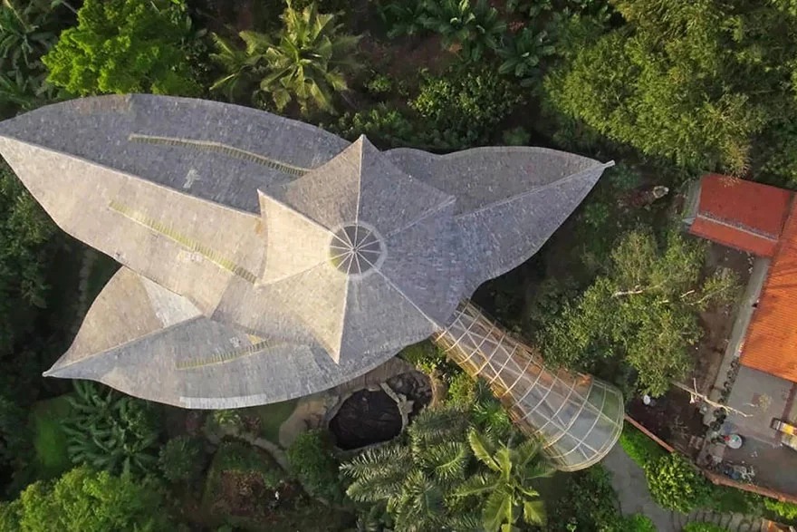 Biệt thự bằng tre cao 6 tầng