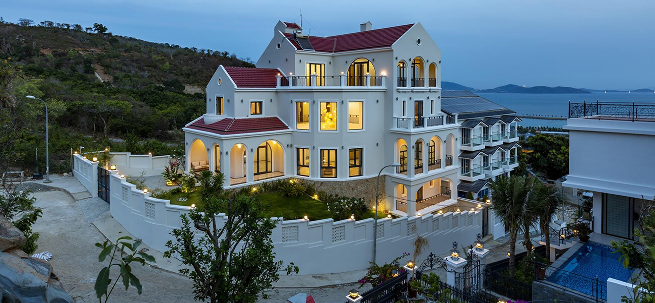 Biệt thự đẹp hướng biển trốn dịch ở Nha Trang của vợ chồng Hà Nội