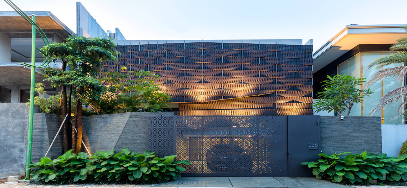 Biệt thự hiện đại có diện mạo khép kín nhưng không gian bên trong cởi mở và thoáng đãng