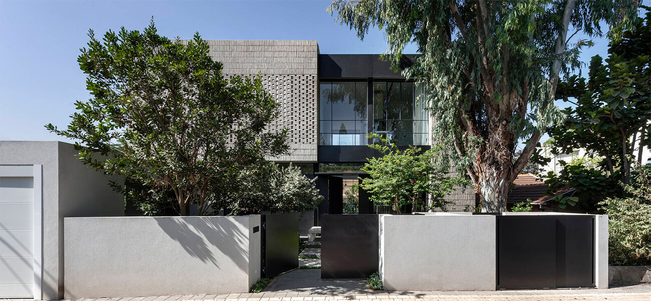 Biệt thự hiện đại thoáng đãng nhờ dành 20% cho các mảng xanh