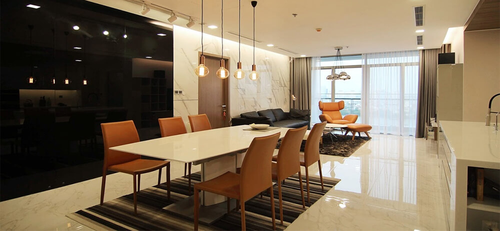 Căn hộ nội thất đẹp 2 tỷ đồng với nhà tắm ngắm trọn cảnh thành phố