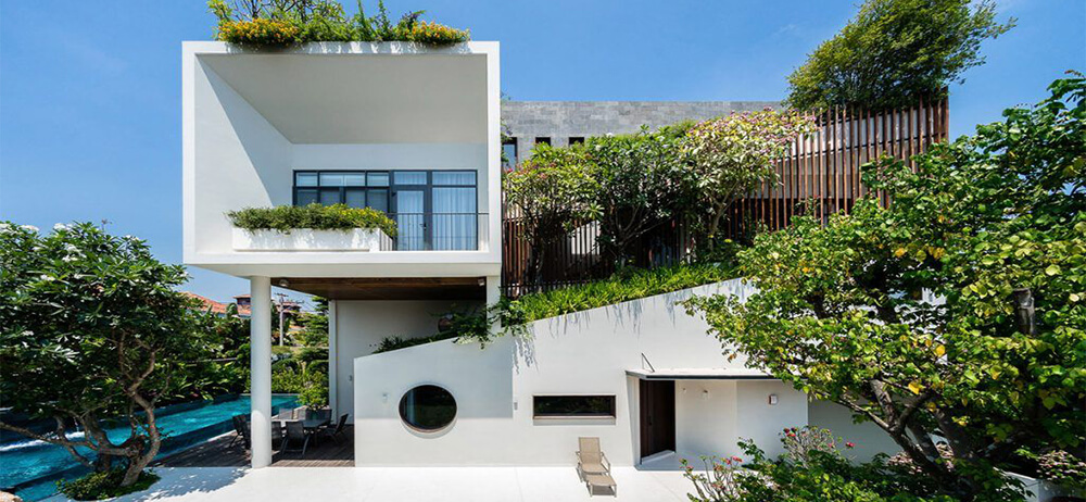 Cặp vợ chồng ở Sài Gòn xây biệt thự 2 tầng có cả rạp chiếu phim bên trong