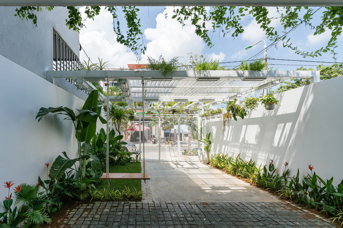 Có 'nhà trong mơ' nhờ để sân vườn chiếm nửa đất