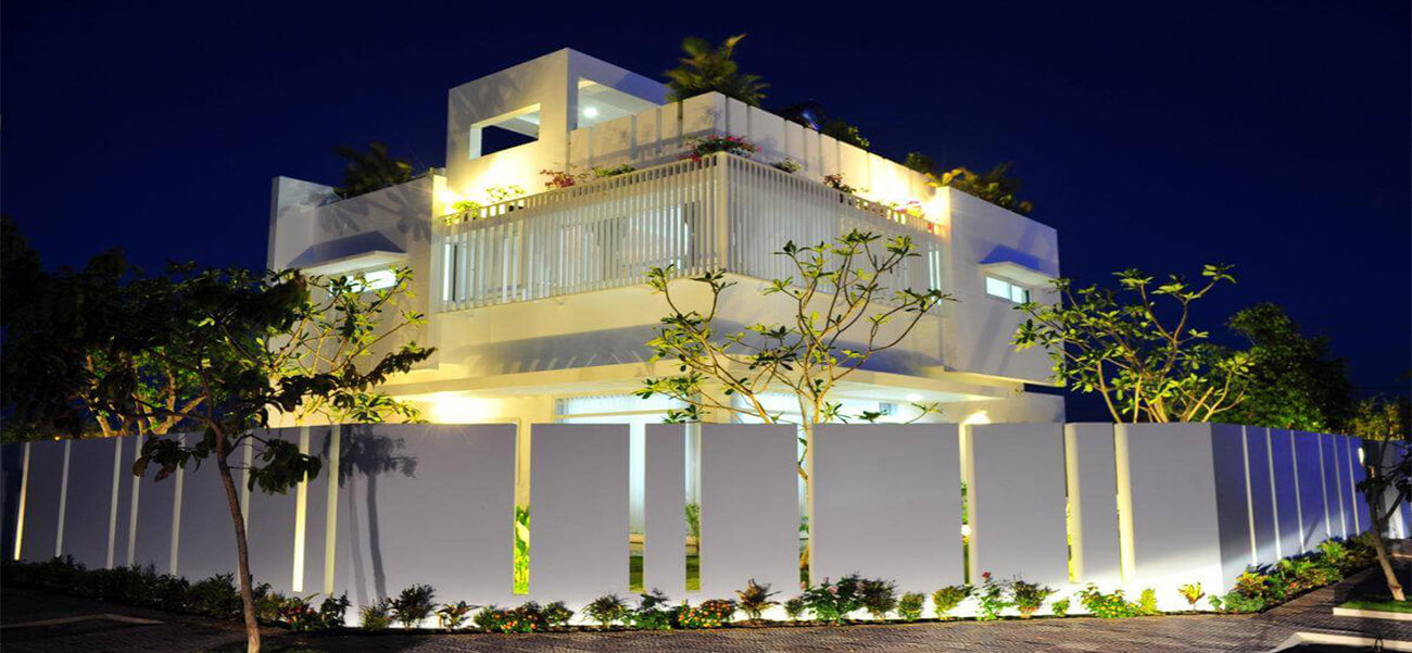 Con trai xây dựng biệt thự trắng đẹp như trời Âu tặng bố mẹ ở Bạc Liêu