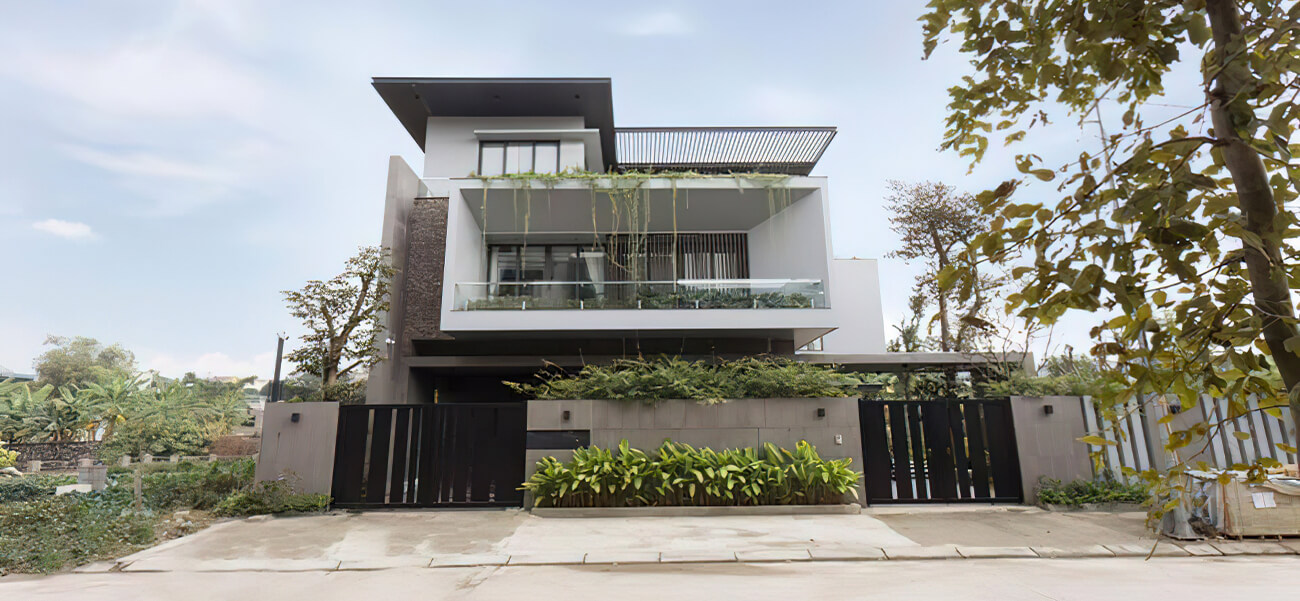 Đôi vợ chồng về lại cố hương xây biệt thự hiện đại, dành 600m2 cho sân vườn xanh ngát