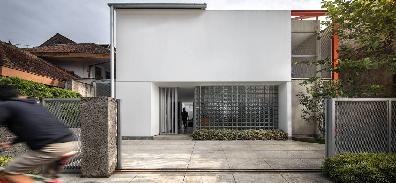 Gia đình bác sĩ xây dựng nhà phố 163m2, lấy sáng và thông gió nhờ thiết kế vườn trong độc đáo