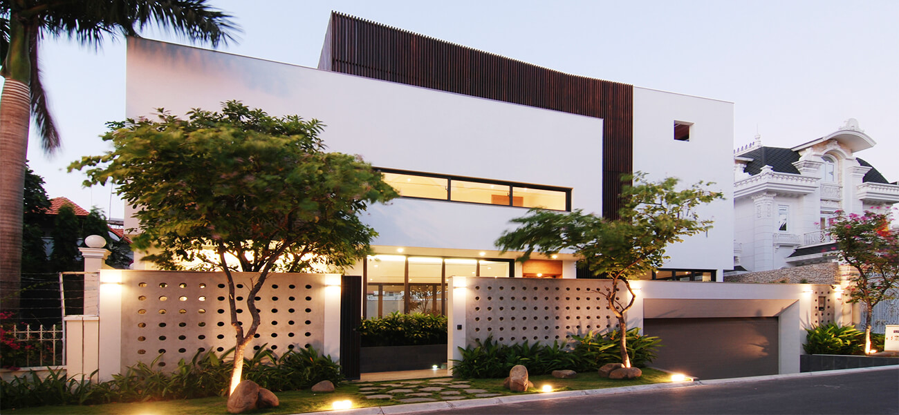 Gia đình ở Sài Gòn xây nhà biệt thự đẹp ngoài đóng, trong mở độc lạ