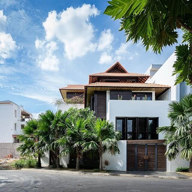 Gia đình Sài Gòn xây biệt thự ngói đỏ đậm chất Huế vừa đẹp vừa sang