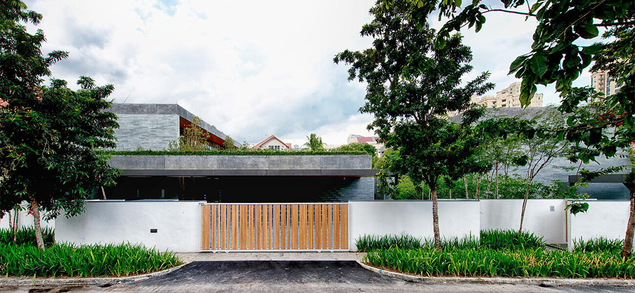 Mẫu thiết kế biệt thự hiện đại với cảnh sắc xanh trong hai khối nhà