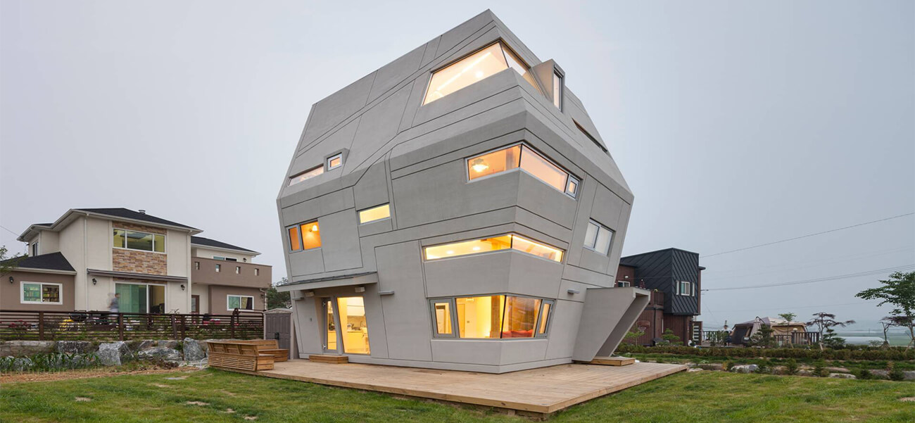 Mẫu thiết kế nhà đẹp 3 tầng với 2 mặt nghiêng giúp mở rộng không gian sống một cách tự nhiên