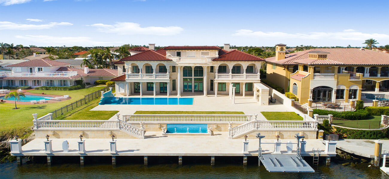 Ngôi biệt thự cổ điển đắp vàng ai cũng choáng ngợp khi vào bên trong