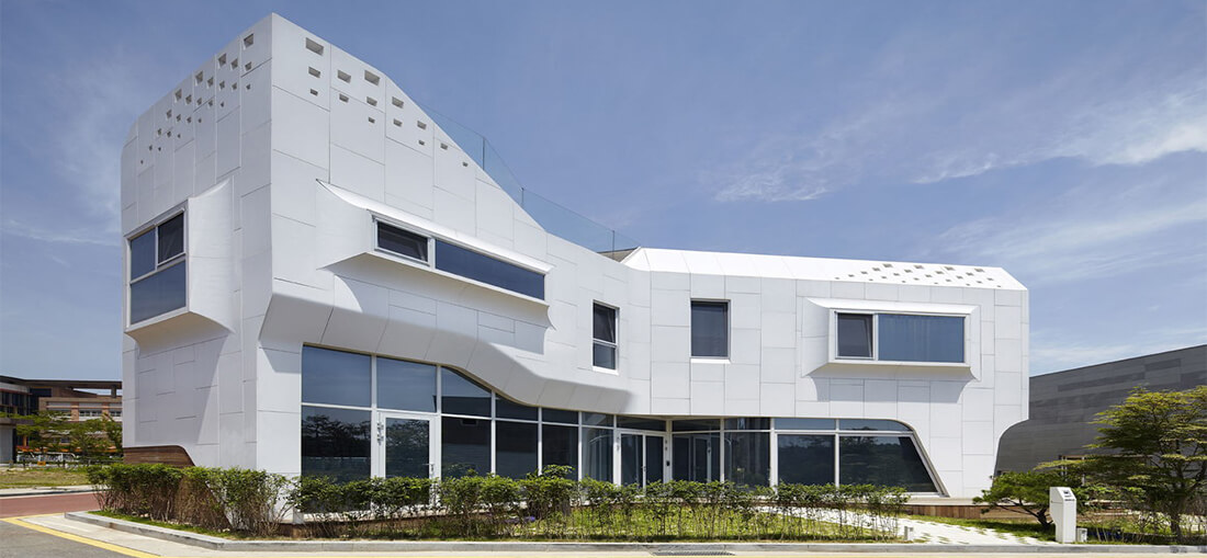 Nhà 2 tầng ở Hà Quốc với thiết kế kiến trúc đến từ tương lai và giá xây dựng phần thô