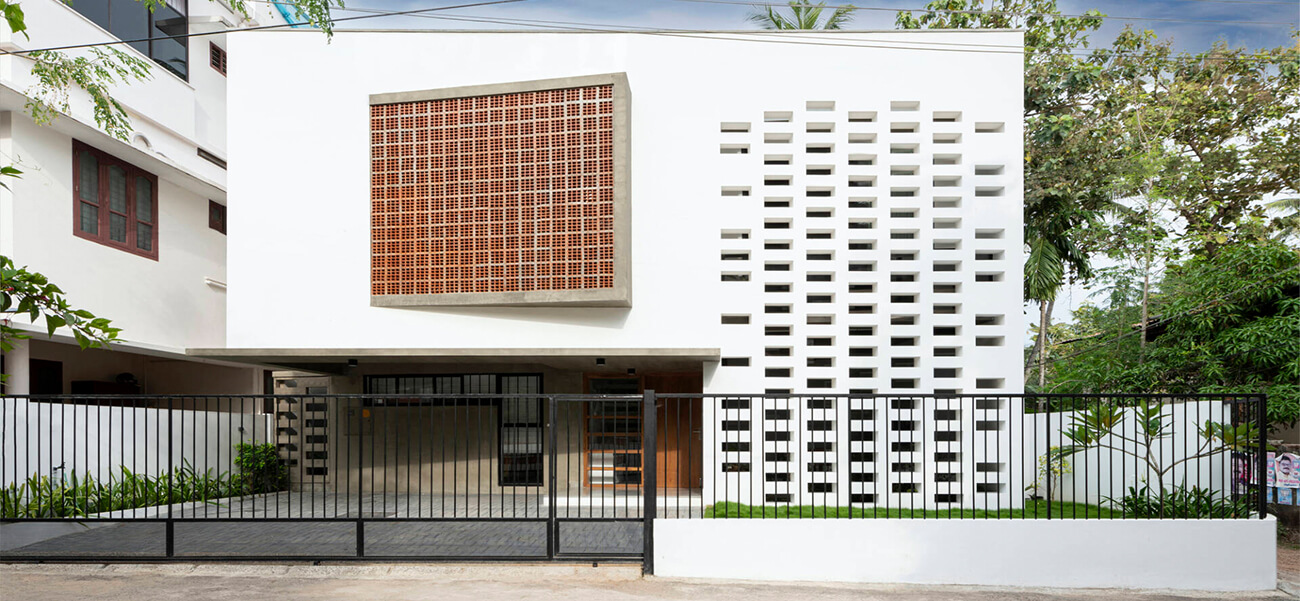 Nhà biệt thự đẹp 232m2 luôn thoáng đãng, mát mẻ nhờ thiết kế vườn trong và hai lớp thông gió