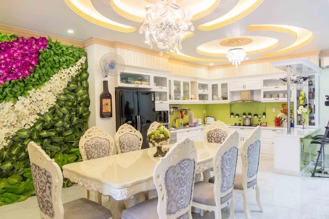 Nhà bốn tầng cổ điển của nữ doanh nhân Sài Gòn