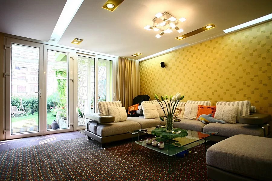 Nhà cải tạo với vườn xanh trên mái