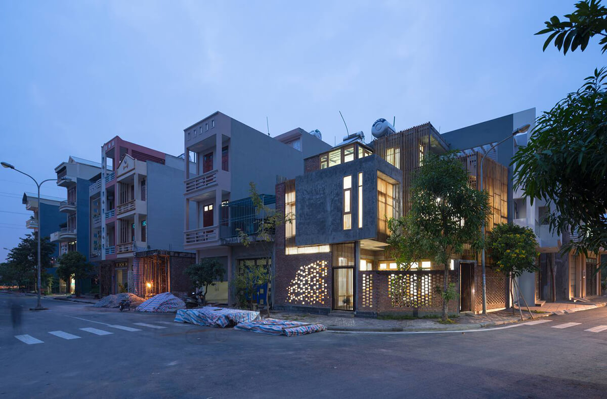 Nhà phố 3 tầng với nét đẹp thô mộc, báo giá xây thô và nhân công hoàn thiện