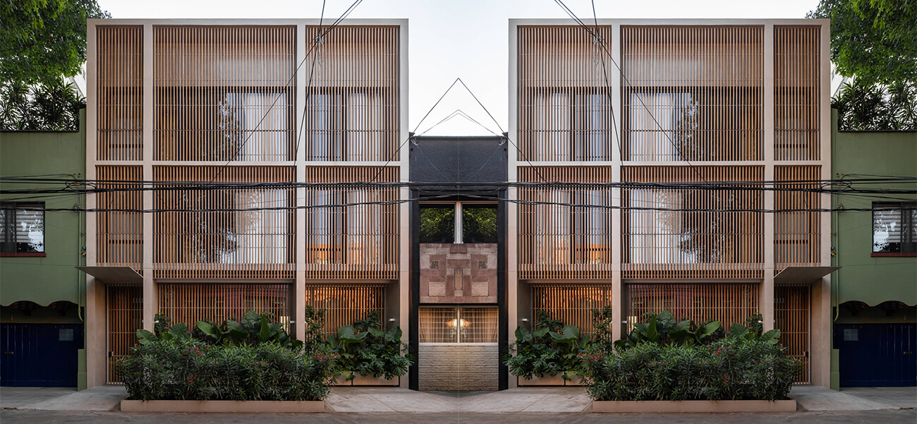 Nhà phố đẹp 340m2, nổi bật với khoảng sân trong xanh mát thiết kế dọc căn nhà