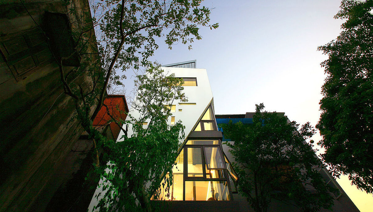 Nhà vát góc để nhìn ra vườn của bố mẹ