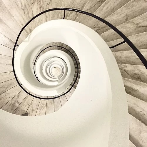 Những chiếc cầu thang xoắn đẹp như tranh