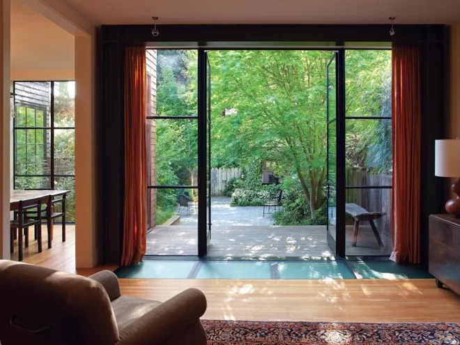 Phòng làm việc phủ kín cây xanh