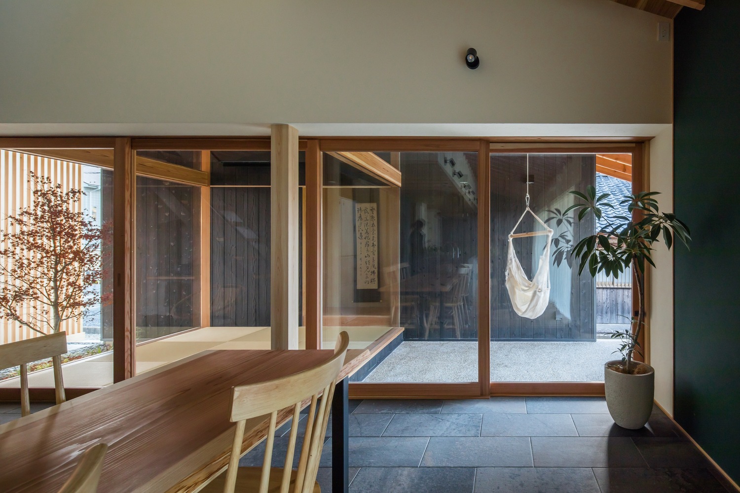 'Vẻ đẹp trống trơn' trong ngôi nhà Nhật