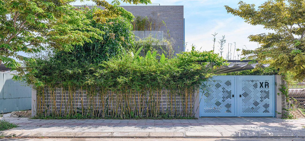 Vợ chồng KTS xây biệt thự vườn 210m2 nhiều cây xanh và ánh sáng gói trọn bình yên