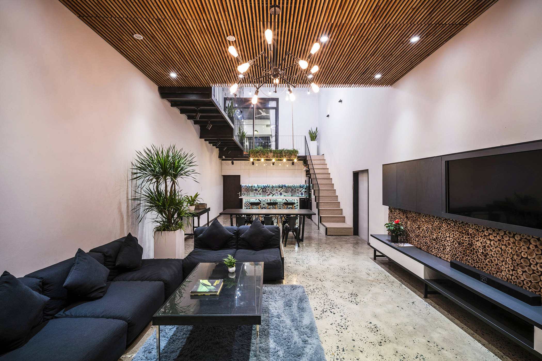 Xưởng gỗ cũ hóa thành ngôi nhà xanh mát ở Đà Nẵng