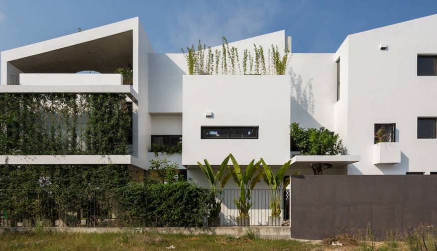 Biệt thự 3 tầng vẫn thoáng mát nhờ áp dụng giải pháp rèm cây xanh