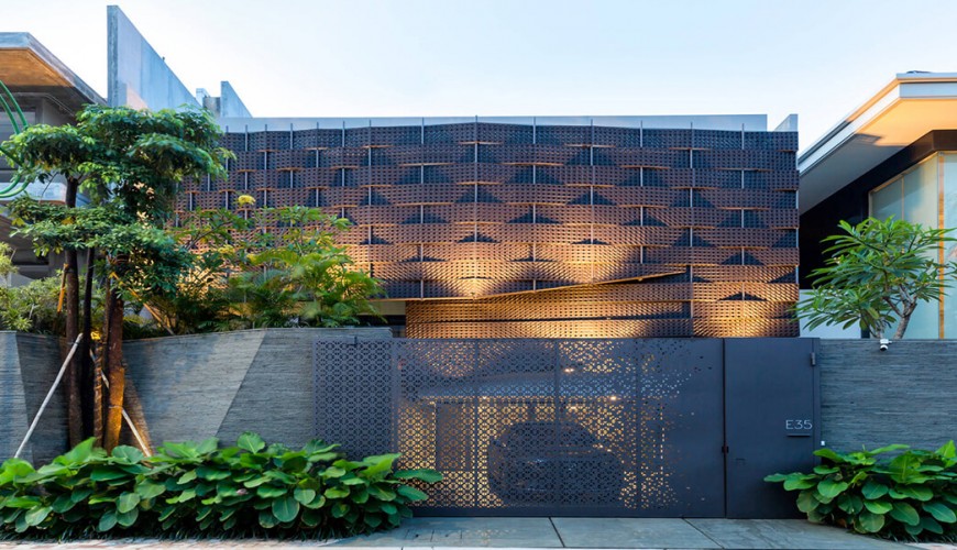 Biệt thự hiện đại có diện mạo khép kín nhưng không gian bên trong cởi mở và thoáng đãng