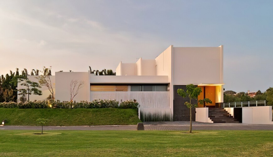 Căn biệt thự hiện đại 2 tầng thiết kế đẹp tựa như một ốc đảo xanh