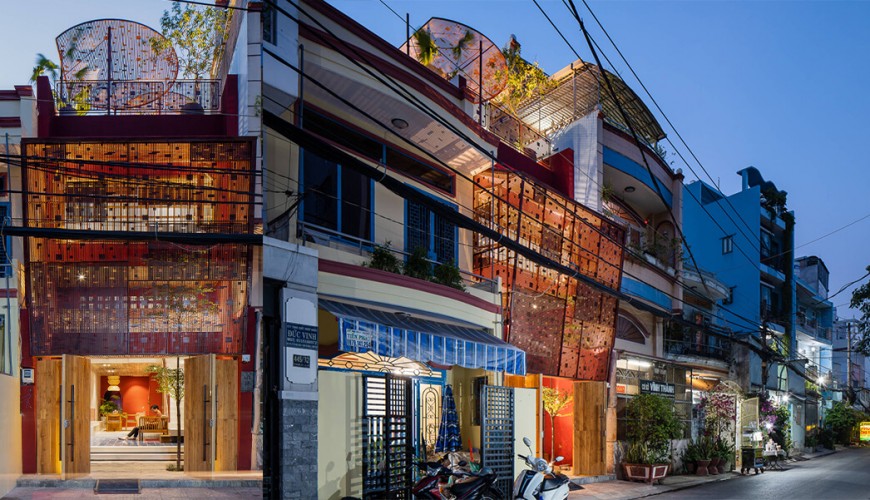 Mẫu nhà 3 tầng đẹp 190m2 là món quà con gái dành tặng mẹ, ấn tượng nhất là khu vườn trên mái