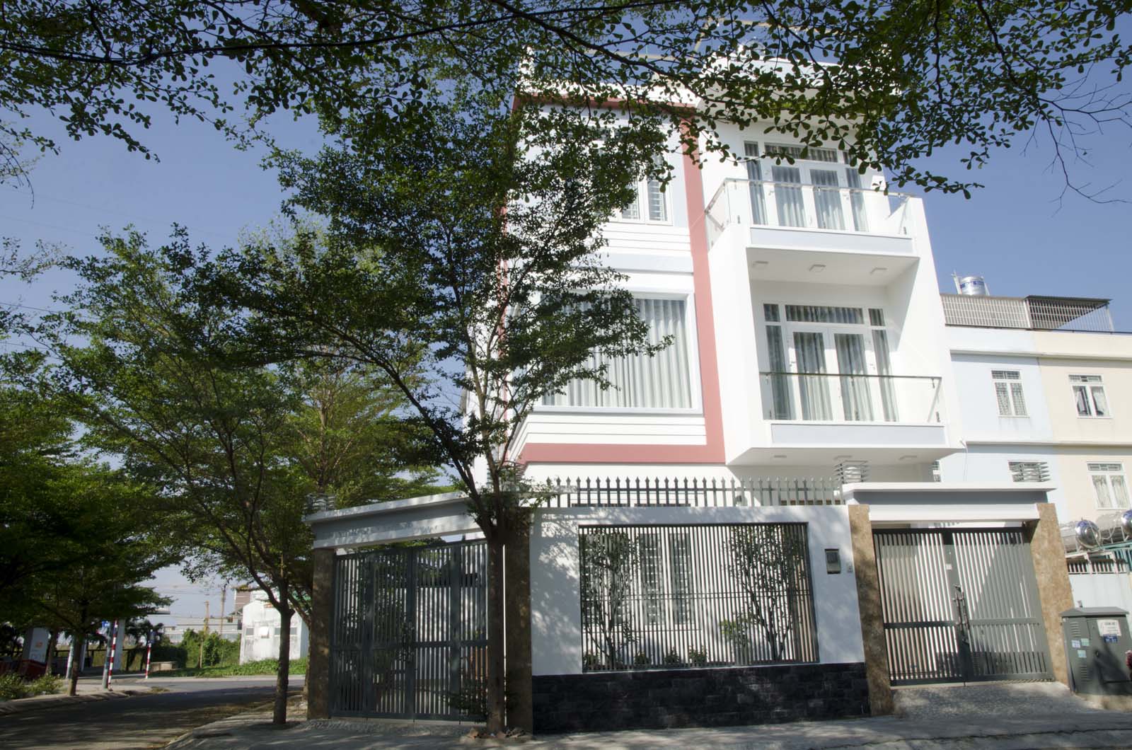 21 cửa kính giúp ngôi nhà Sài Gòn không có góc nào tối