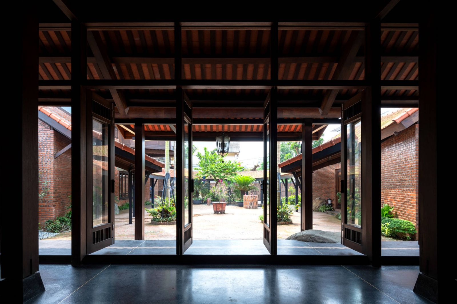 Ngôi nhà như ruộng mấp mô đạt giải vàng kiến trúc Việt Nam