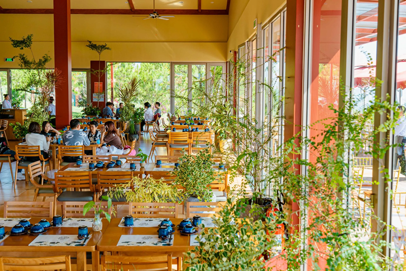 thiet-ke-nha-hang-chay-2026-8-phong-cach-dep-nhat-chi-phi-thuc-te-n1500