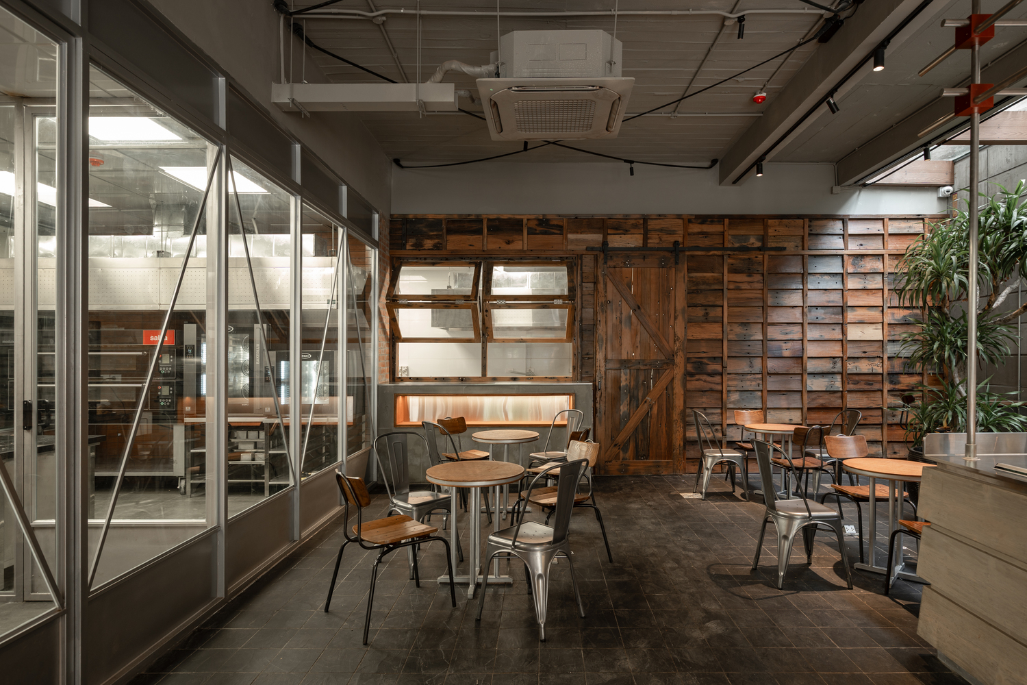 thiet-ke-tiem-banh-ket-hop-khong-gian-cafe